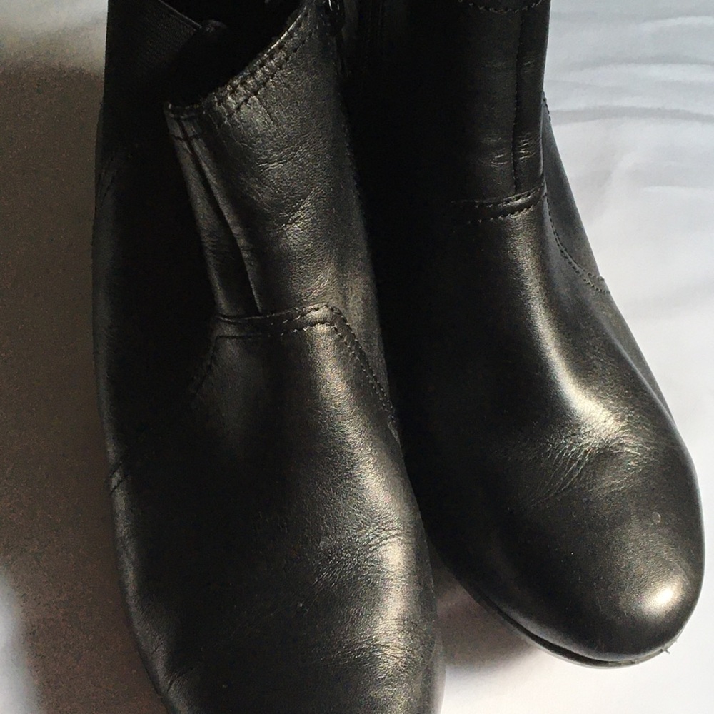 Clarks leather boots with wedges  very confortable , new without tag